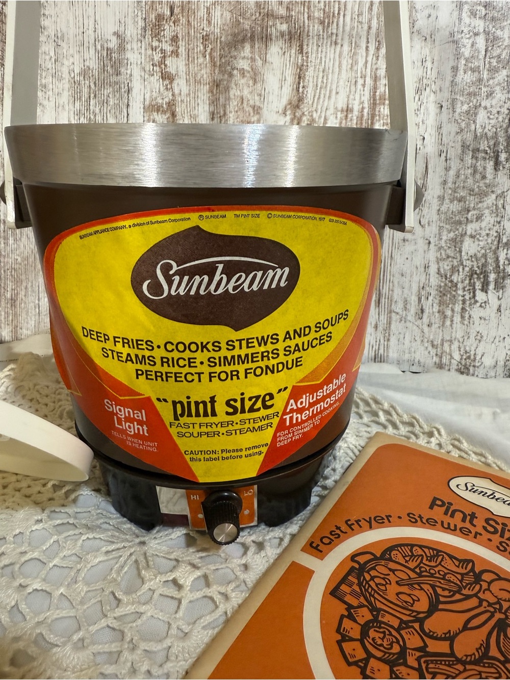 Sunbeam Pint-Size Deep Fryer & Stewer in Brown and Yellow